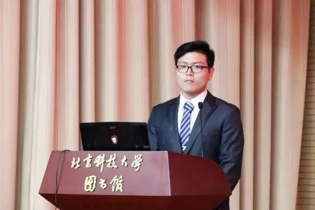 880f58a121390bebc3bb2ce84ccb70c8.jpg 李哲1.jpg